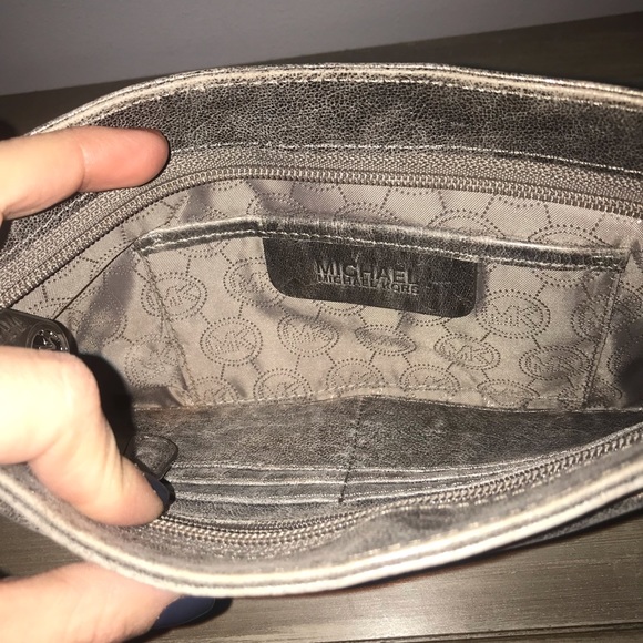 Michael Kors clutch - Picture 2 of 2